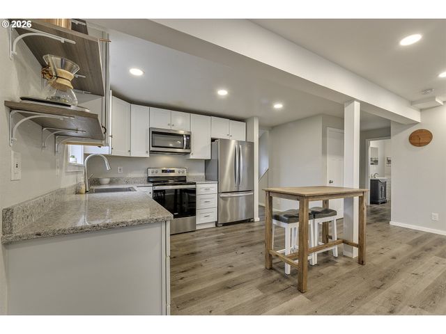 715 S 8TH Ave, Cornelius, OR 97113