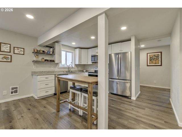 715 S 8TH Ave, Cornelius, OR 97113