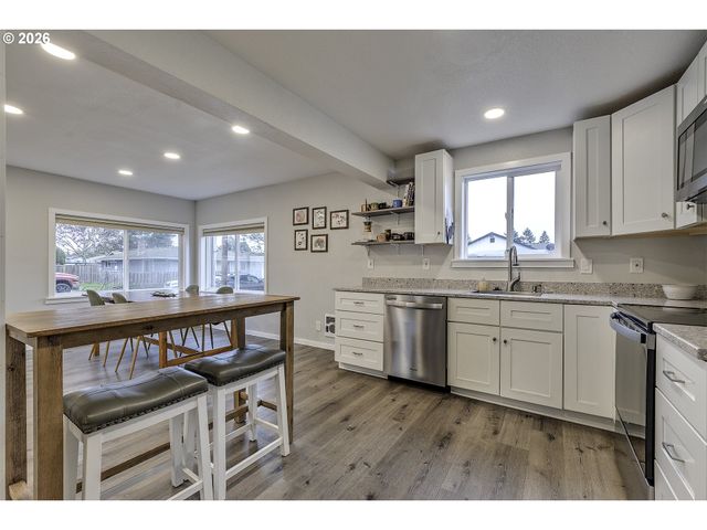 715 S 8TH Ave, Cornelius, OR 97113