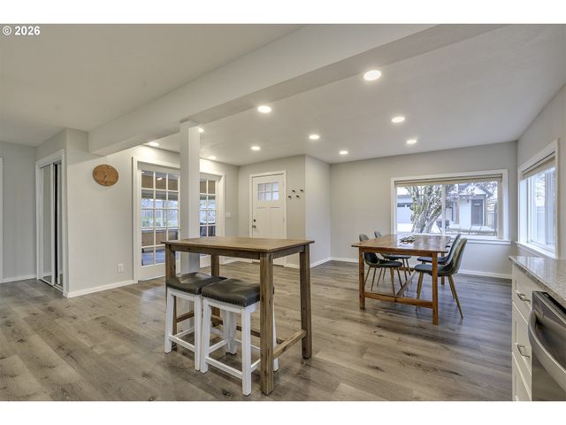 715 S 8TH Ave, Cornelius, OR 97113