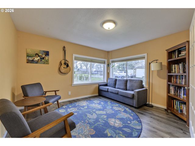 715 S 8TH Ave, Cornelius, OR 97113