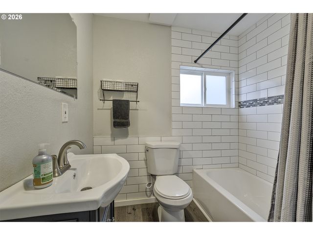 715 S 8TH Ave, Cornelius, OR 97113