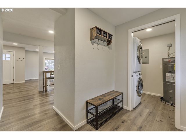 715 S 8TH Ave, Cornelius, OR 97113