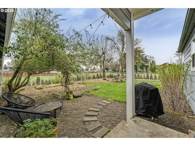 715 S 8TH Ave, Cornelius, OR 97113