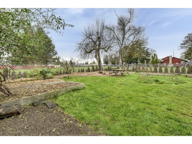 715 S 8TH Ave, Cornelius, OR 97113