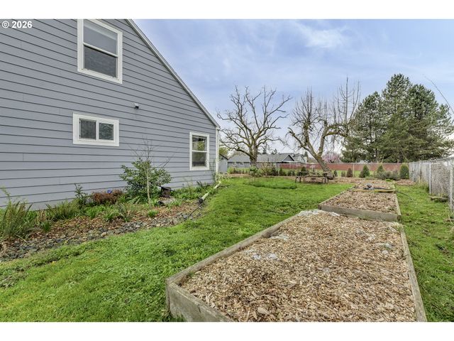 715 S 8TH Ave, Cornelius, OR 97113