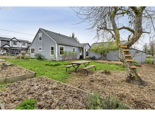 715 S 8TH Ave, Cornelius, OR 97113