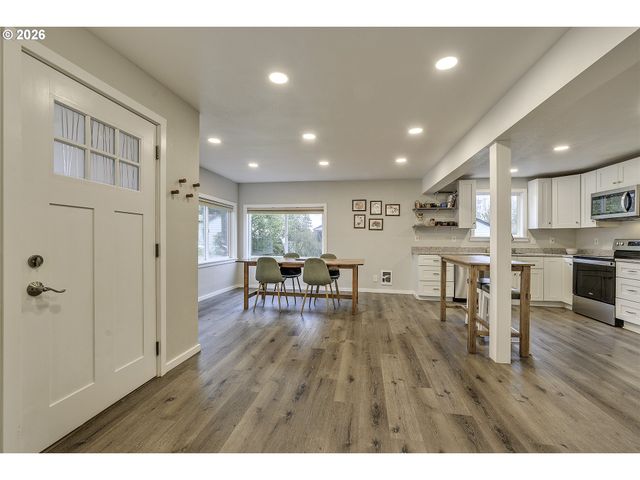 715 S 8TH Ave, Cornelius, OR 97113