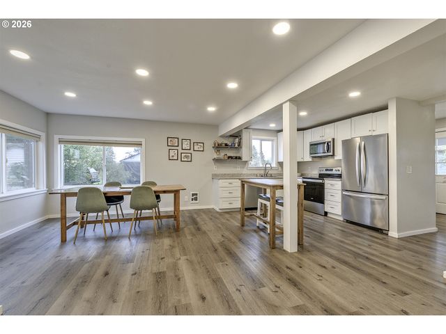 715 S 8TH Ave, Cornelius, OR 97113