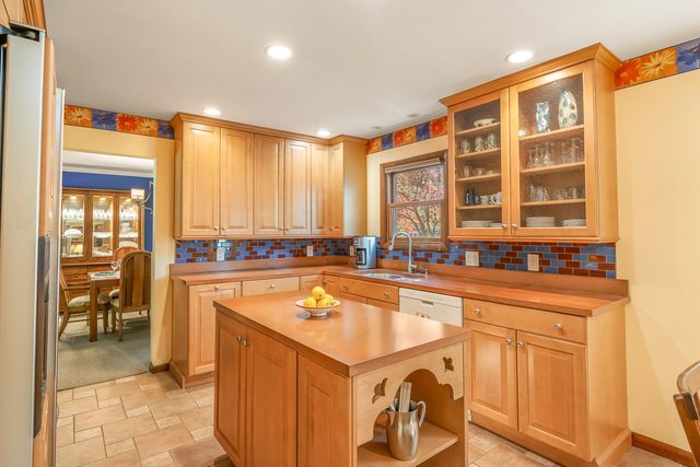 203 Mayfield Avenue, Valparaiso, IN 46383