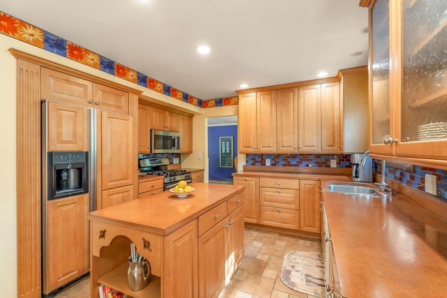 203 Mayfield Avenue, Valparaiso, IN 46383