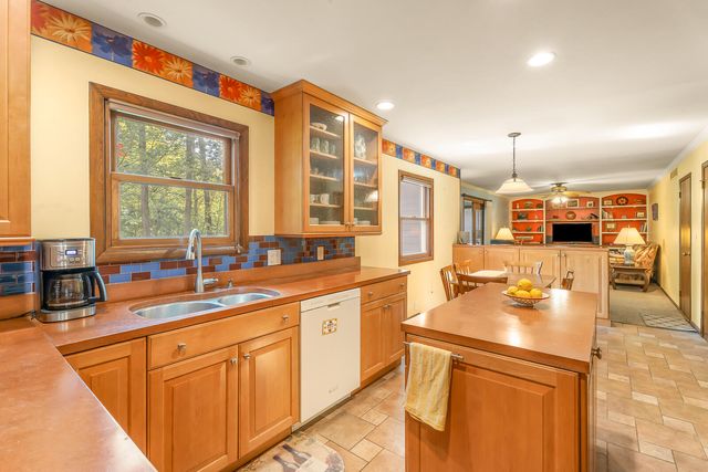 203 Mayfield Avenue, Valparaiso, IN 46383