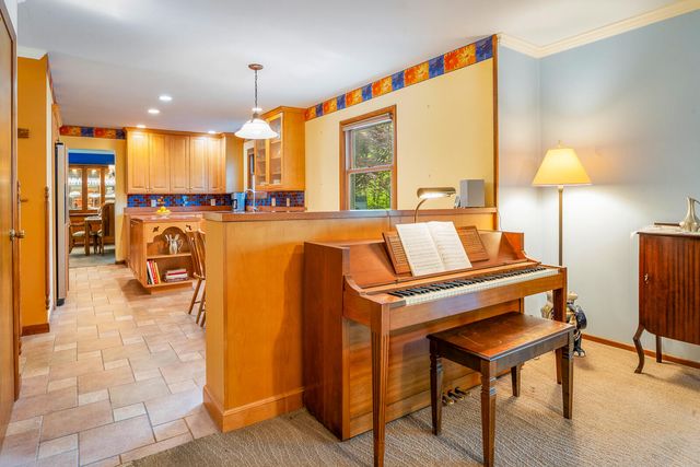 203 Mayfield Avenue, Valparaiso, IN 46383