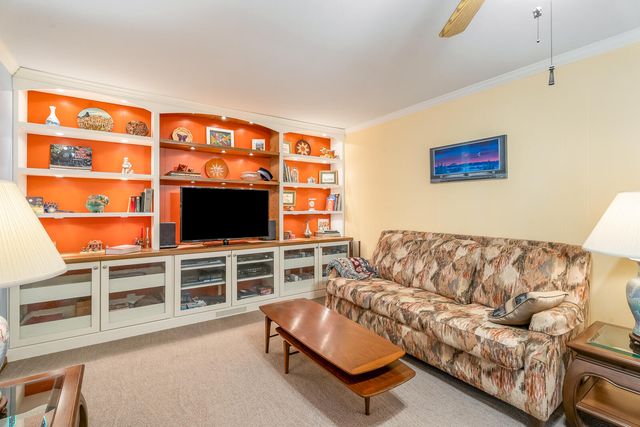 203 Mayfield Avenue, Valparaiso, IN 46383