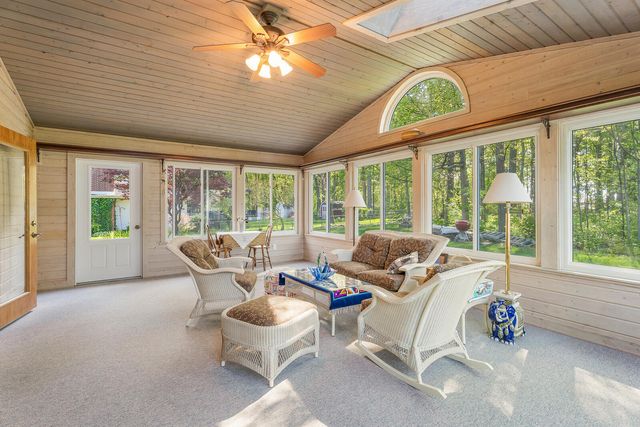 203 Mayfield Avenue, Valparaiso, IN 46383
