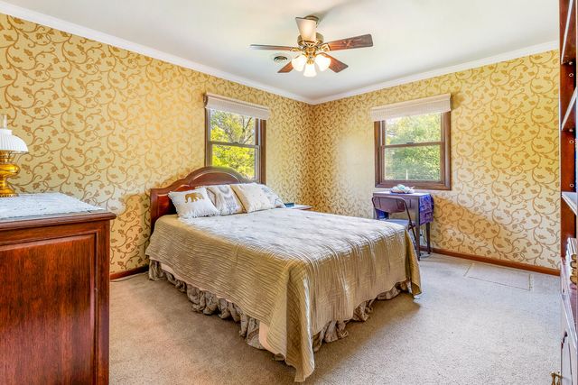 203 Mayfield Avenue, Valparaiso, IN 46383