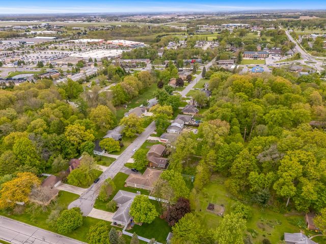 203 Mayfield Avenue, Valparaiso, IN 46383