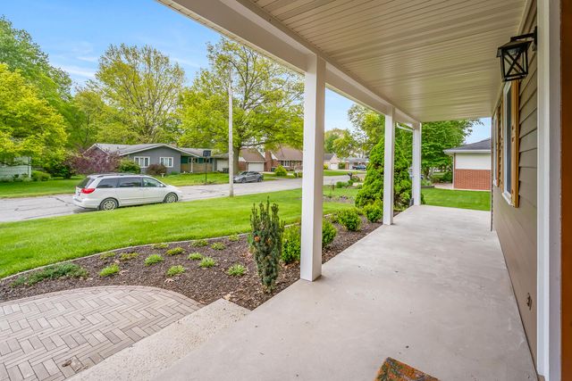 203 Mayfield Avenue, Valparaiso, IN 46383