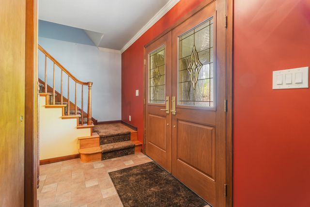 203 Mayfield Avenue, Valparaiso, IN 46383