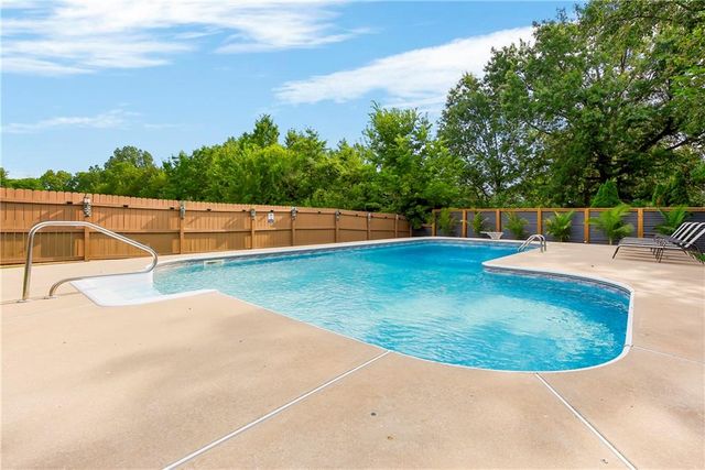 17850 W 182nd Street, Olathe, KS 66062
