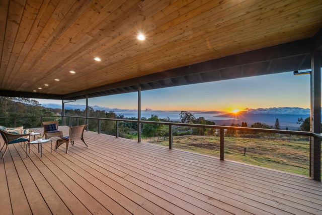 909 Copp Rd, Kula, HI 96790