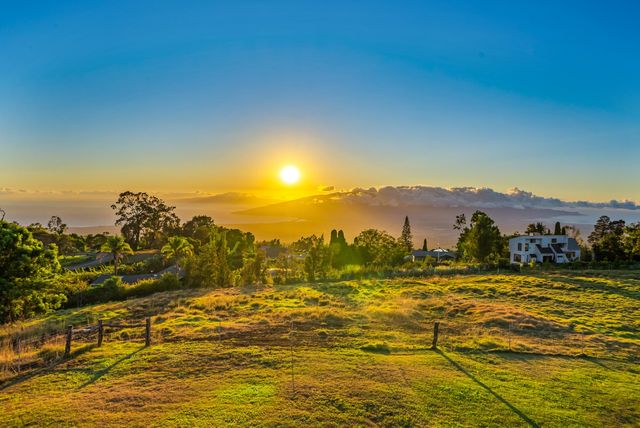 909 Copp Rd, Kula, HI 96790