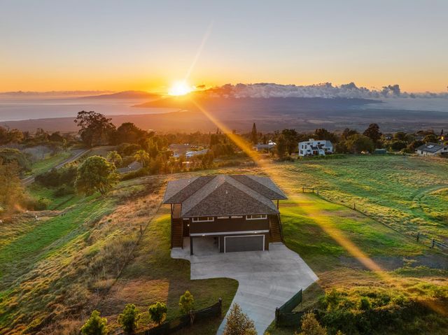 909 Copp Rd, Kula, HI 96790