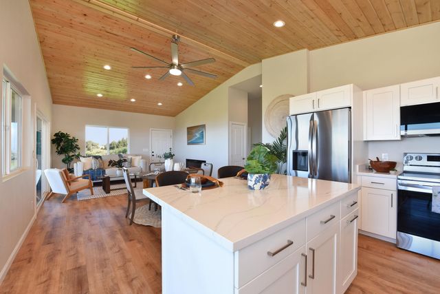 909 Copp Rd, Kula, HI 96790