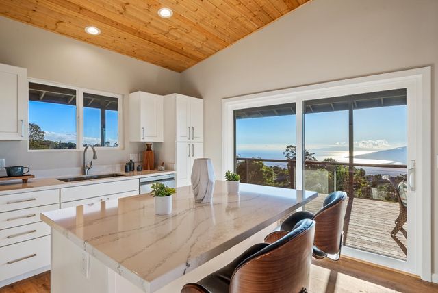 909 Copp Rd, Kula, HI 96790