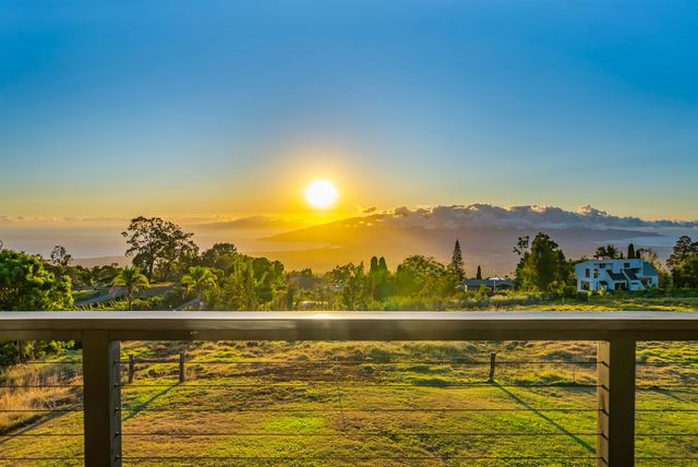 909 Copp Rd, Kula, HI 96790