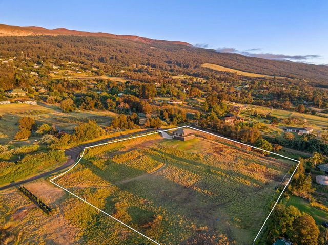 909 Copp Rd, Kula, HI 96790