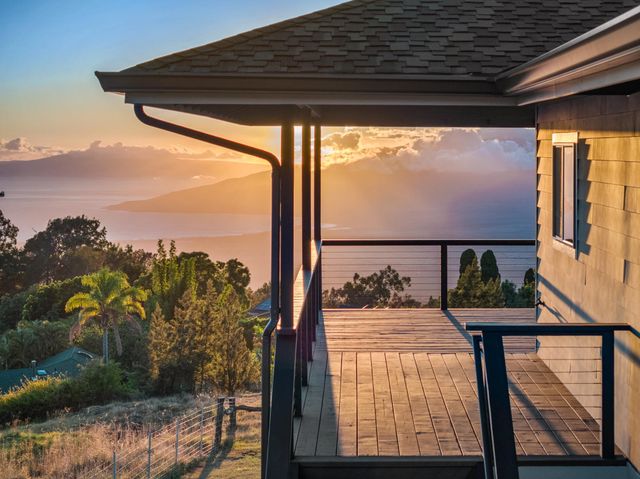 909 Copp Rd, Kula, HI 96790