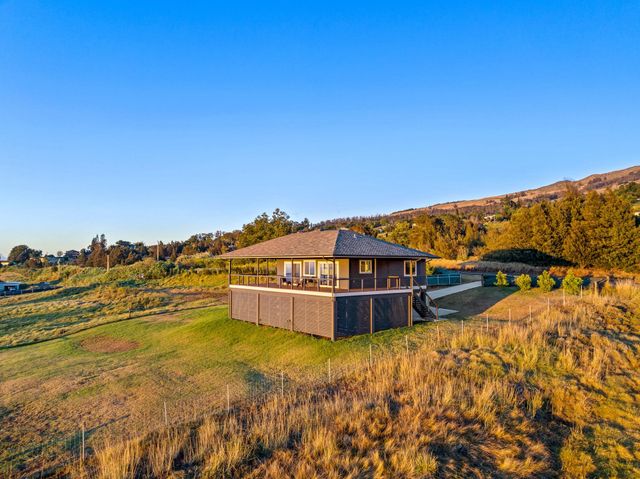 909 Copp Rd, Kula, HI 96790