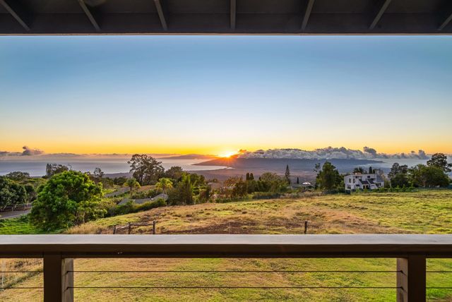 909 Copp Rd, Kula, HI 96790