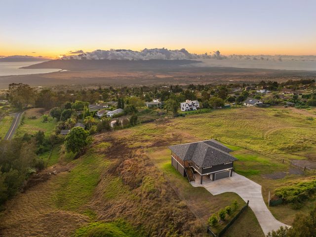 909 Copp Rd, Kula, HI 96790