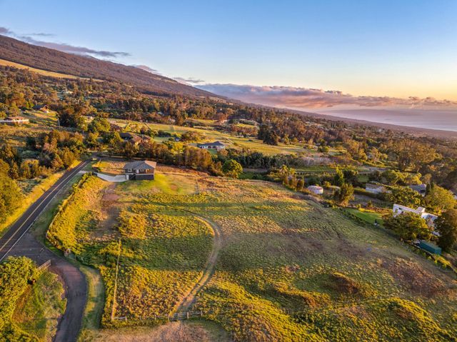 909 Copp Rd, Kula, HI 96790