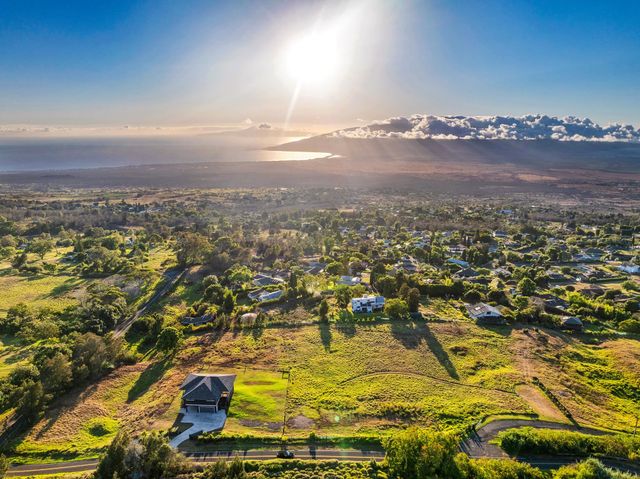 909 Copp Rd, Kula, HI 96790