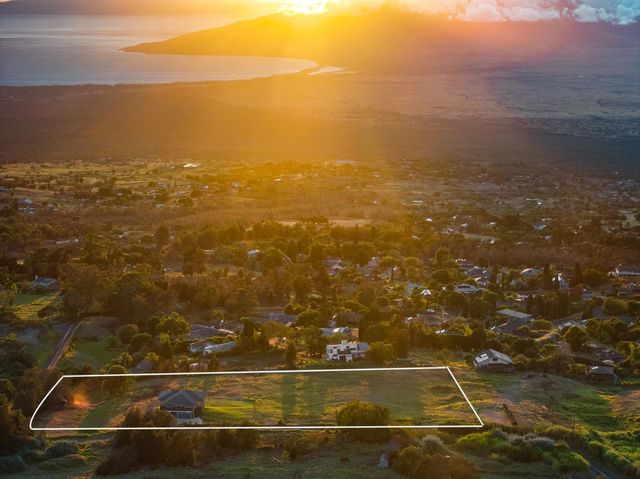 909 Copp Rd, Kula, HI 96790