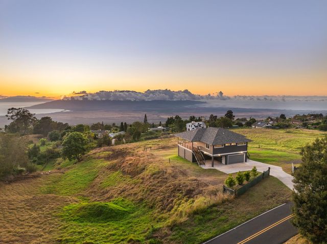 909 Copp Rd, Kula, HI 96790