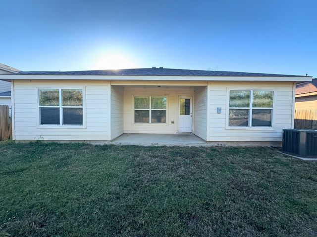 10009 Iron Ridge Drive, Fort Worth, TX 76140