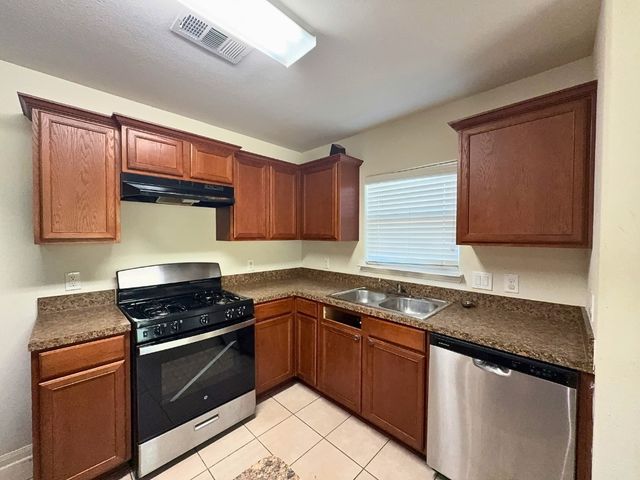 10009 Iron Ridge Drive, Fort Worth, TX 76140