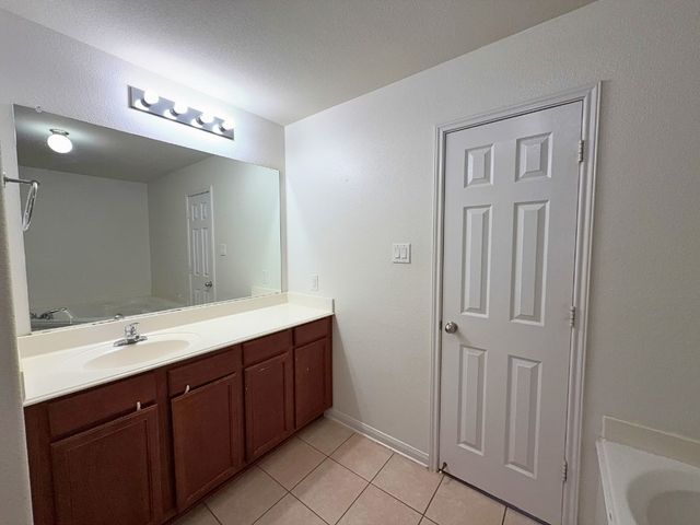 10009 Iron Ridge Drive, Fort Worth, TX 76140