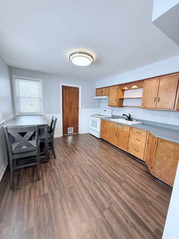 612 W Cromer Avenue, Muncie, IN 47303