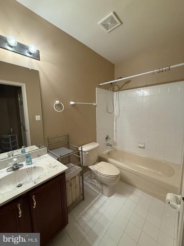 13286 HOLLY MEADOW LN, Herndon, VA 20171