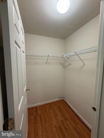 13286 HOLLY MEADOW LN, Herndon, VA 20171