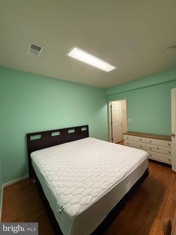 13286 HOLLY MEADOW LN, Herndon, VA 20171