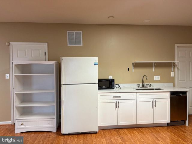 13286 HOLLY MEADOW LN, Herndon, VA 20171