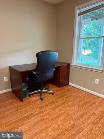 13286 HOLLY MEADOW LN, Herndon, VA 20171