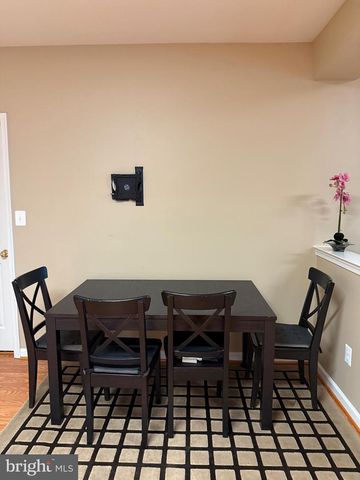 13286 HOLLY MEADOW LN, Herndon, VA 20171