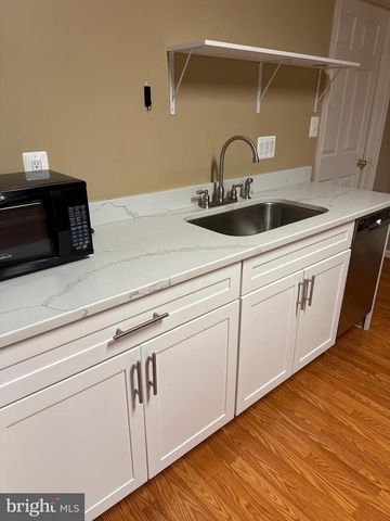 13286 HOLLY MEADOW LN, Herndon, VA 20171